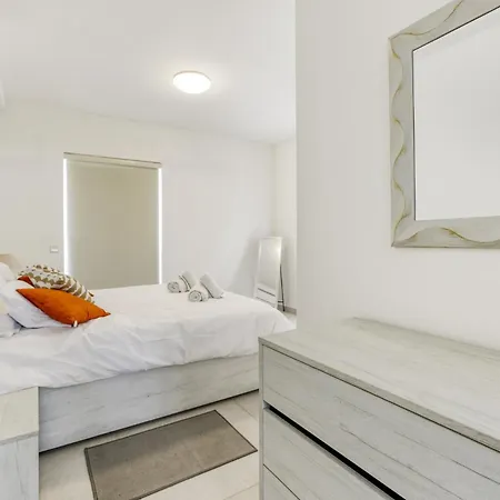 Fleur De Mai Penthouse With Large Terrace In Gzira Ta Xbiex