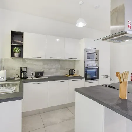 Fleur De Mai Penthouse With Large Terrace In Gzira
