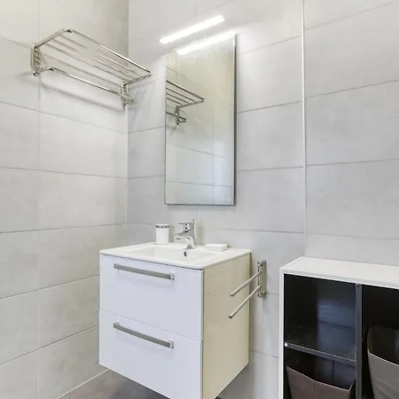 Fleur De Mai Penthouse With Large Terrace In Gzira *