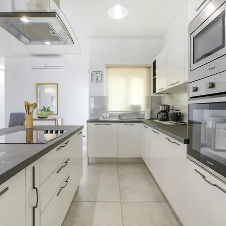 Fleur De Mai Penthouse With Large Terrace In Gzira